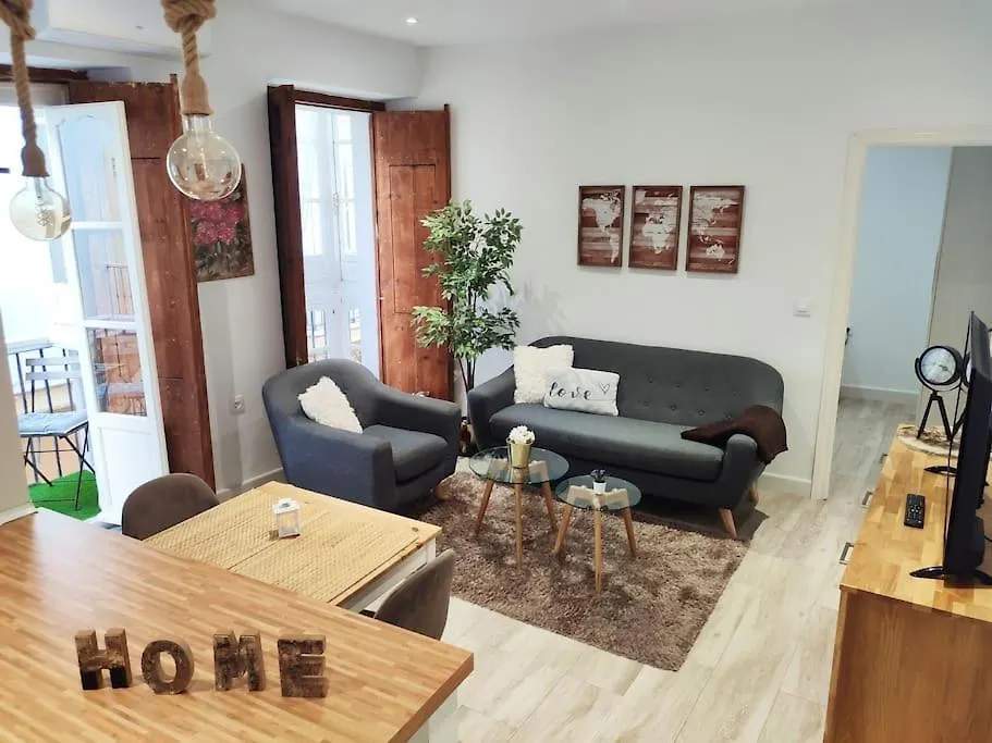 Apartamento 'Mini Jungle' En El Corazon De Cádiz